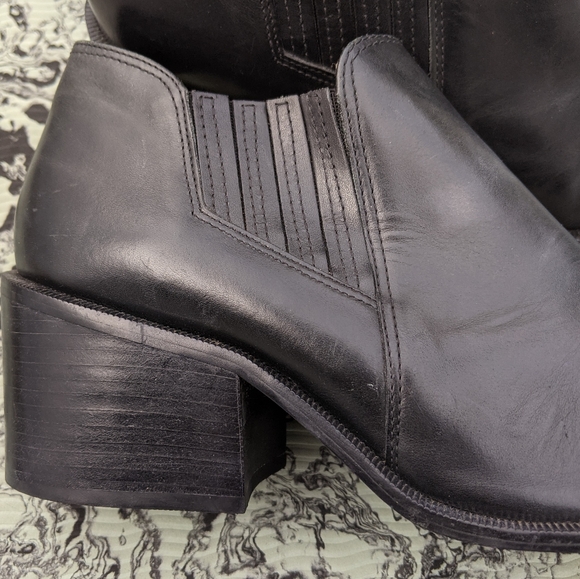 Vintage leather ankle boots - Picture 5 of 10